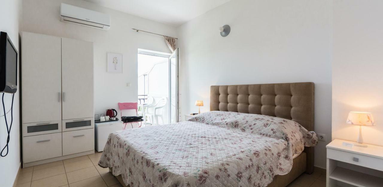 Rooms & Apartments Bruno Stobreč Buitenkant foto